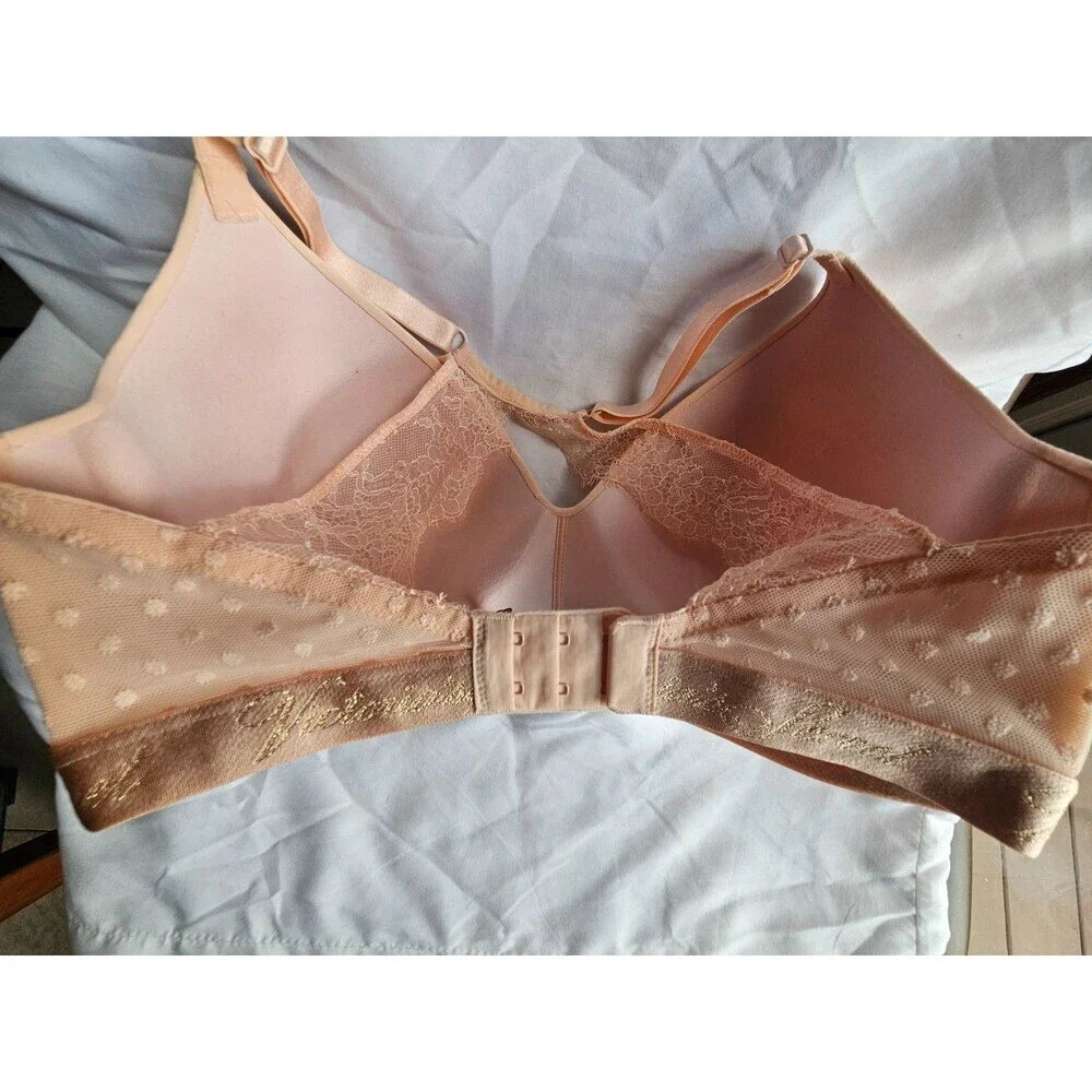 Victorias Secret 34DDD Everyday Tee Shirt Bra Lightly‎ Padded Scalloped Lace EUC